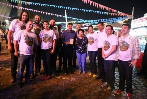 Wellington participa da abertura do 40º Encontro de Folguedos