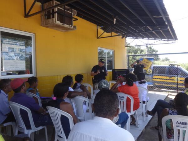 PRF desenvolve campanha contra violência no trânsito em Floriano