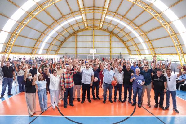 Ciro Nogueira inaugura quadra escolar e anuncia novos investimentos durante agenda pelo Piauí.(Imagem:Ascom)