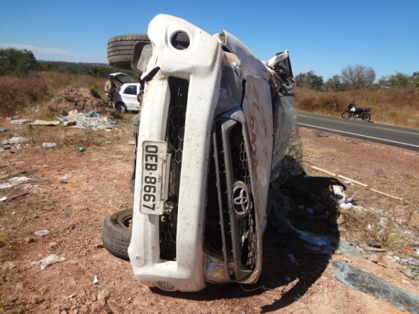 Veículo sai da pista e capota várias vezes em Floriano.(Imagem:FlorianoNews)