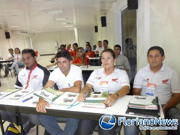 Cajueiro Motos realizou treinamento em vendas para funcion&aacute;rios.(Imagem:FlorianoNews)