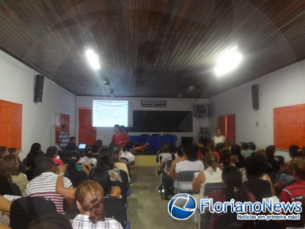 Secretaria Municipal de Educa&ccedil;&atilde;o realizou reuni&atilde;o sobre o encerramento do ano letivo de 2013.(Imagem:FlorianoNews)