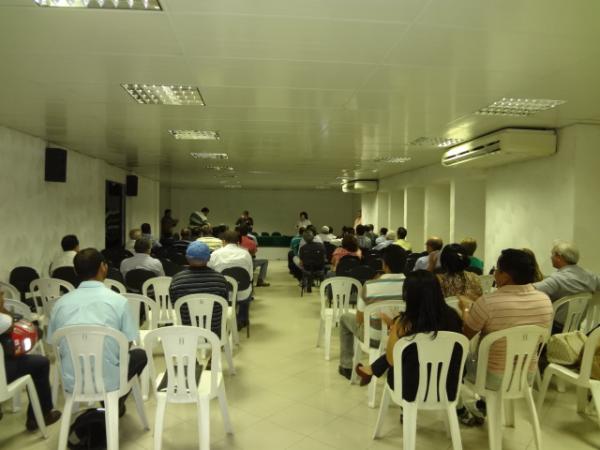 Empres&aacute;rios discutem implanta&ccedil;&atilde;o de Porto Seco em Floriano.(Imagem:FlorianoNews)