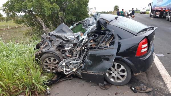 Carro que se envolveu no acidente na BR-343.(Imagem:Divulga&ccedil;&atilde;o /PRF-PI)