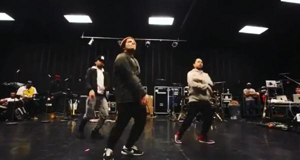 Bruno Mars dan&ccedil;ando &eacute; um dos v&iacute;deos mais vistos de suas redes sociais.(Imagem: Facebook)