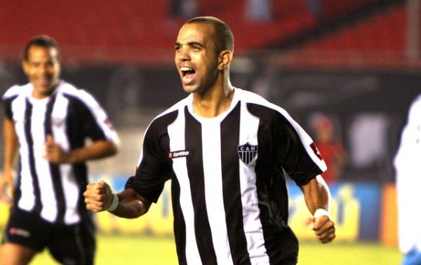 Diego Tardelli em a&ccedil;&atilde;o pelo Atl&eacute;tico-MG em 2009, no in&iacute;cio da parceria entre clube e atleta.(Imagem:Bruno Cantini/Atl&eacute;tico-MG)