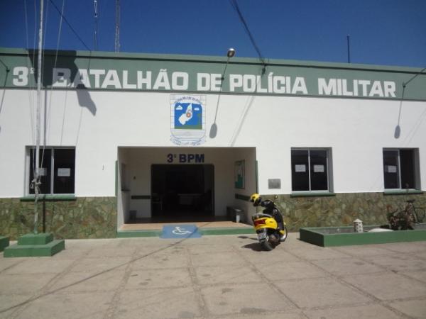 Comerciante é vítima de tentativa de homicídio por policial militar