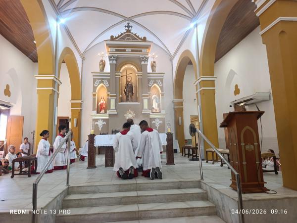 Fi&eacute;is celebram Corpus Christi com missa, adora&ccedil;&atilde;o e prociss&atilde;o em Floriano(Imagem:FlorianoNews)