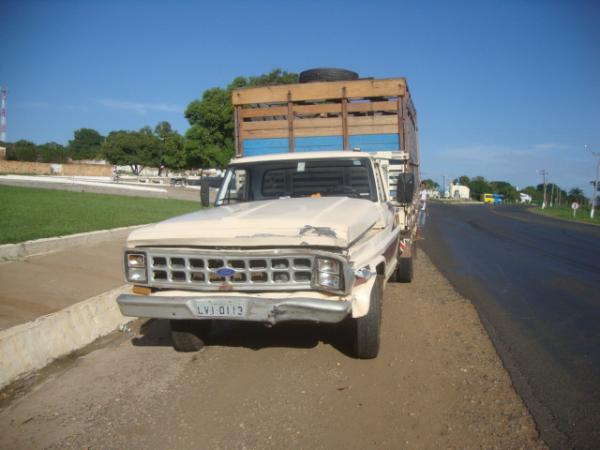 Uma F4000 colidiu com uma caminhonete estrada(Imagem:reda&ccedil;&atilde;o)