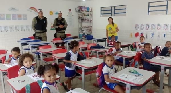 Pol&iacute;cia Militar realiza visita &agrave;s escolas municipais de Floriano.(Imagem:Reprodu&ccedil;&atilde;o/Instagram)