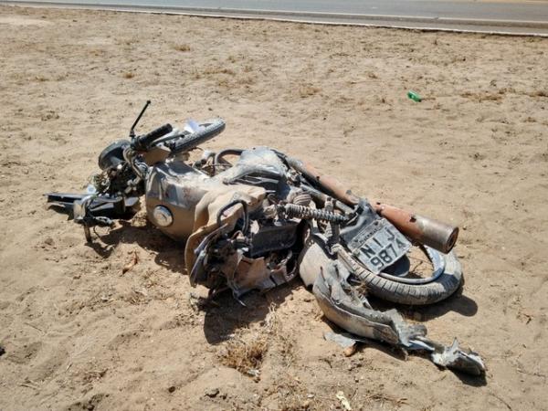 Um fiscal da Prefeitura de Geminiano e duas pessoas em uma moto foram atropeladas e faleceram.(Imagem:Ant&ocirc;nio Rocha/TV Clube)