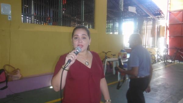 Manuela Simpl&iacute;cio ministrou palestra na Escola Pequeno Pr&iacute;ncipe.(Imagem:FlorianoNews)