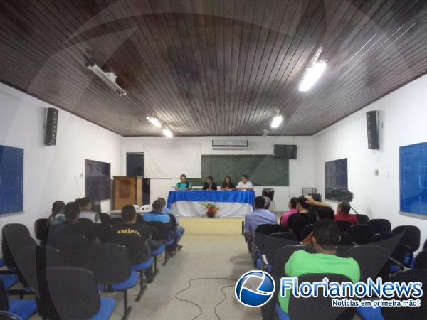 Reuni&atilde;o debate proibi&ccedil;&atilde;o de menores em festas.(Imagem:FlorianoNews)