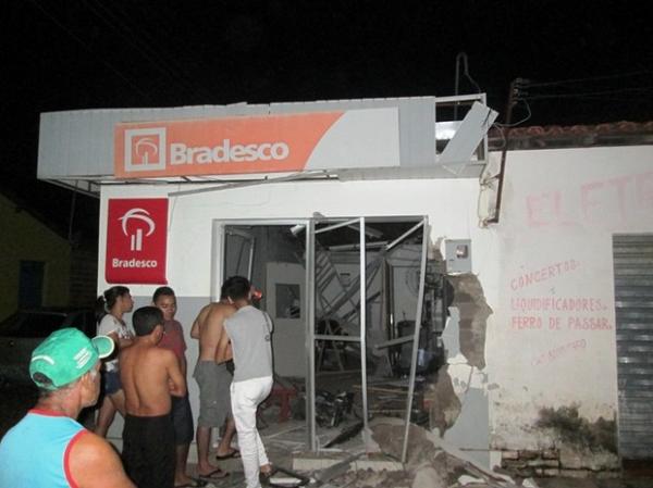 Bando explode com dinamites caixa eletrônico em Boqueirão do Piauí
