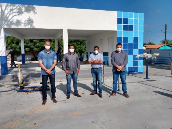Prefeito Joel visita obras da academia popular no Conjunto Novo Retiro
