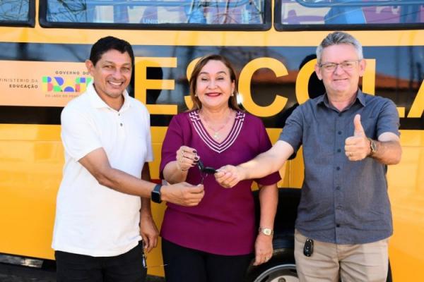 129 ANOS: Prefeitura de Floriano entrega ve&iacute;culos e equipamentos para fortalecer sa&uacute;de, educa&ccedil;&atilde;o e infraestrutura(Imagem:Secom)