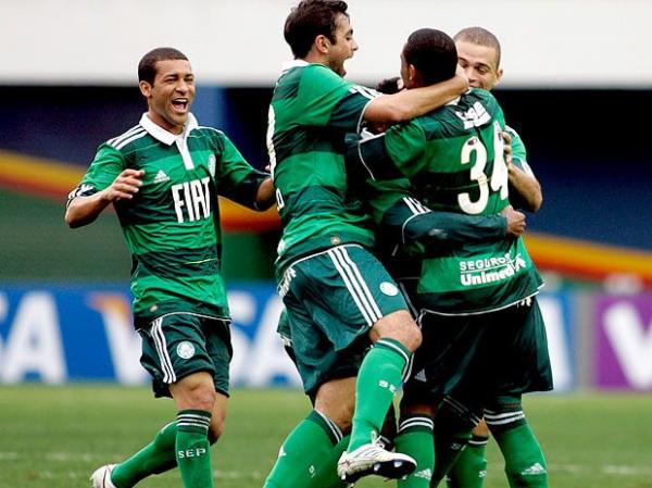 De roupa nova, Palmeiras bate Goiás e ainda sonha com G-4