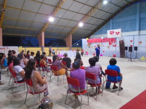 Escola Municipal Jos&eacute; Francisco Dutra realiza festa em homenagem &agrave;s m&atilde;es.(Imagem:FlorianoNews)