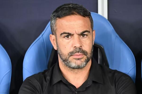 Ap&oacute;s a derrota na estreia da Copa Intercontinental, o sentimento de fim de ciclo aumentou em Artur Jorge.(Imagem:Mahmud Hams / AFP)
