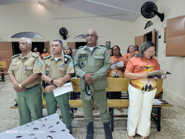 Polícia Militar marca presença em noite dedicada à corporação no novenário de Bom Jesus da Lapa