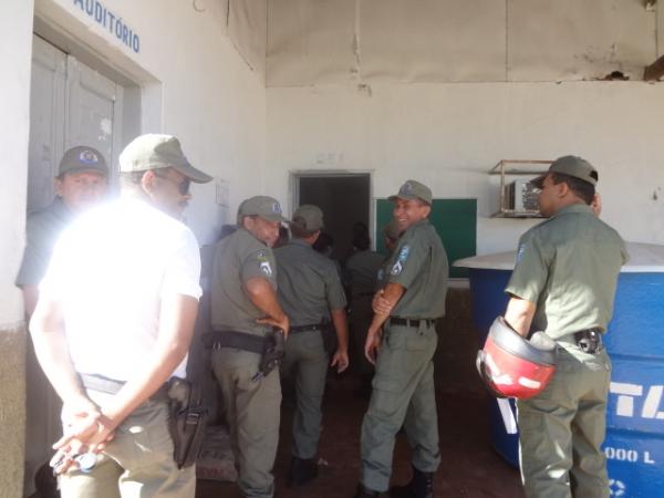 Policiais do 3&ordm; Batalh&atilde;o de Floriano recebem novo fardamento.(Imagem:FlorianoNews)