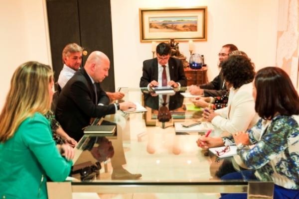 Governo busca regularização da Comunidade Artur Passos