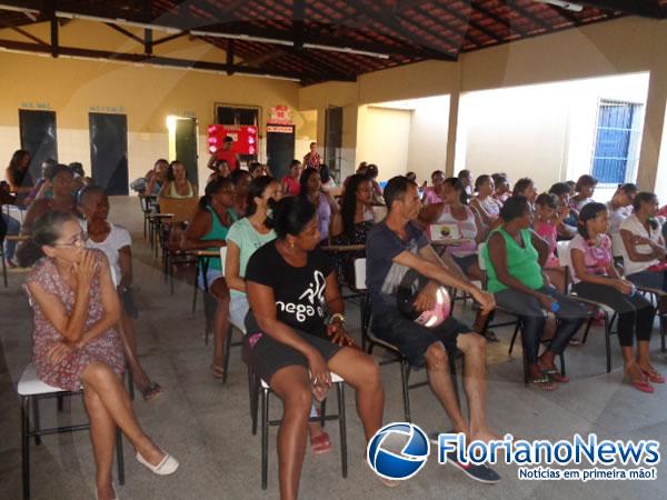 Palestra discute importância da família e escola na formação de crianças e adolescentes.(Imagem:FlorianoNews)