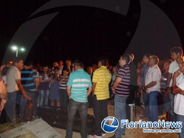 Emo&ccedil;&atilde;o e como&ccedil;&atilde;o marca sess&atilde;o especial e sepultamento do Secret&aacute;rio Gonzaga Carvalho. (Imagem:FlorianoNews)