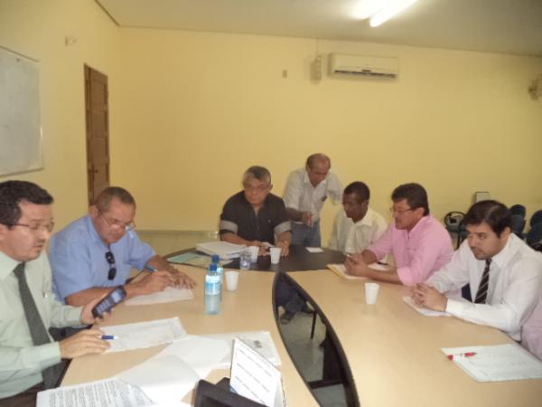 Reunião entre empresários e comerciários termina sem acordo em Floriano.(Imagem:FlorianoNews)
