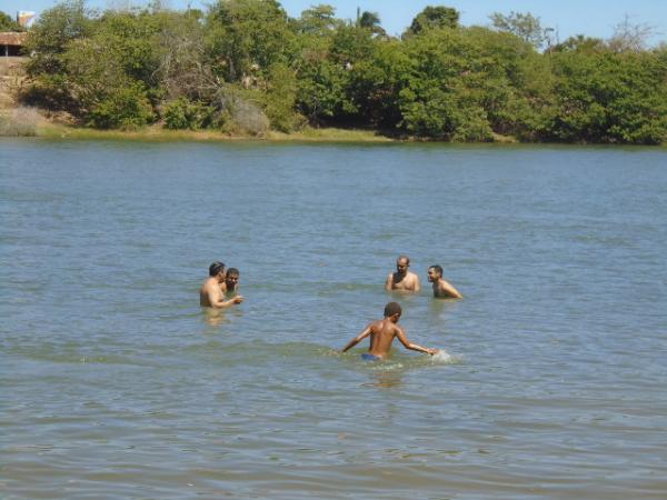 Calor movimenta prainha de Bar&atilde;o de Graja&uacute; no fim de semana.(Imagem:FlorianoNews)