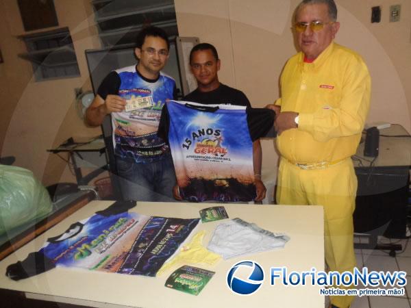 C&eacute;sar Nill (apresentador do Programa Comando Geral), Edilson Vieira (integrante da banda Os Meninos de Bar&atilde;o) e Rep&oacute;rter Amarelinho.(Imagem:FlorianoNews)