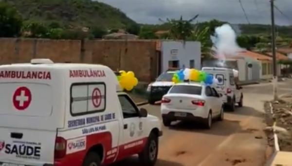 Doses de vacina contra Covid-19 são recebidas com "carreata" e rojões em cidade no Piauí