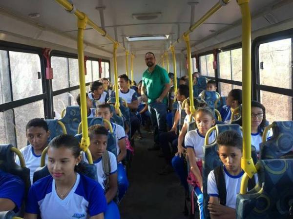 Educa&ccedil;&atilde;o soluciona problemas na rota do transporte escolar na zona rural.(Imagem:SECOM)