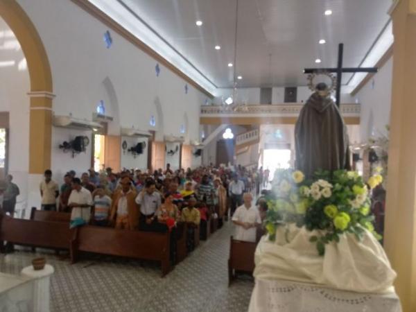 Cavalgada e missa marcam o dia do vaqueiro nos Festejos de S&atilde;o Pedro de Alc&acirc;ntara em Floriano.(Imagem:FlorianoNews)