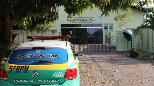 Homem atira contra carro após se desentender com primo em boate na Zona Leste de Teresina