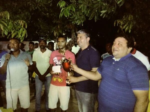 Entrega da premia&ccedil;&atilde;o(Imagem:FlorianoNews)
