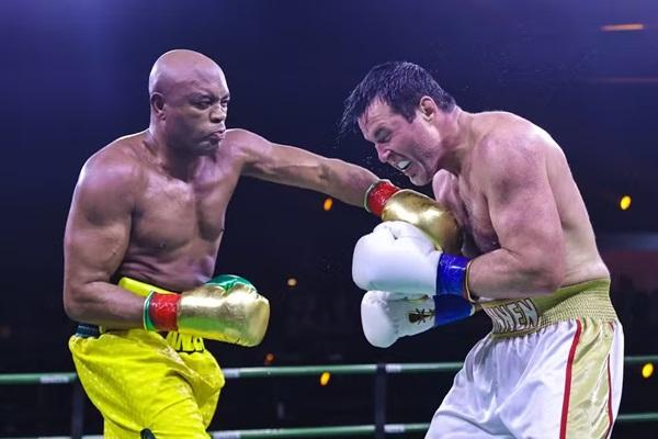 Anderson Silva acerta direto em Chael Sonnen no Spaten Fight Night (Imagem: Wander Roberto/Divulga&ccedil;&atilde;o)