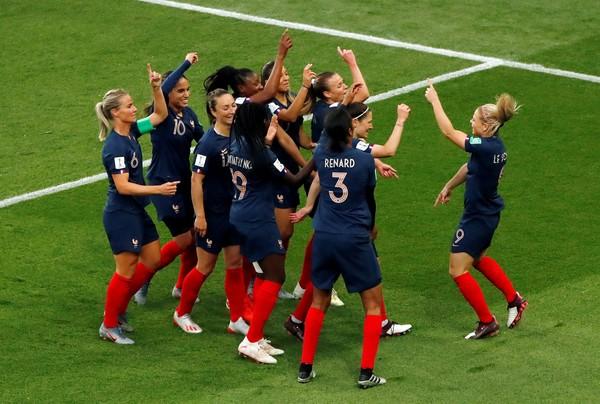 Invicta na Copa do Mundo, Fran&ccedil;a chega para o duelo contra o Brasil como favorita.(Imagem:Reuters)