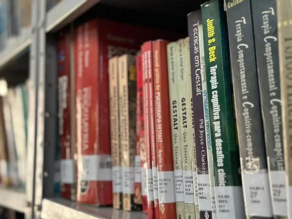 Biblioteca da Uespi adota critérios para recebimento de doações como forma de preservar acervo
