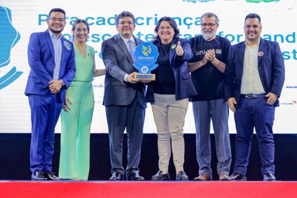 Prefeitos e alunos de 94 municípios celebram prêmio por ações em prol de crianças e adolescentes